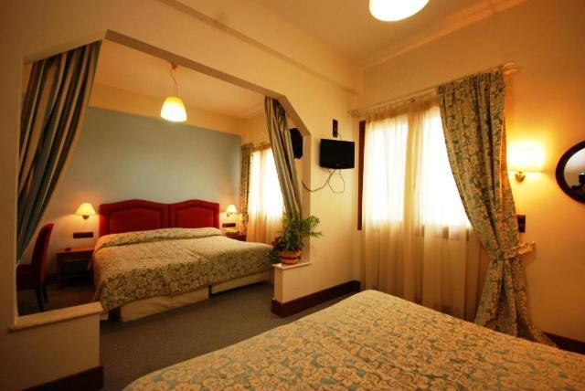 Hotel Elvetia Karpenisi Room photo