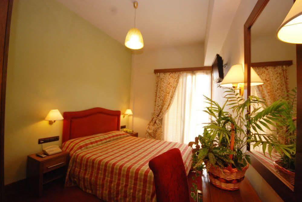 Hotel Elvetia Karpenisi Exterior photo