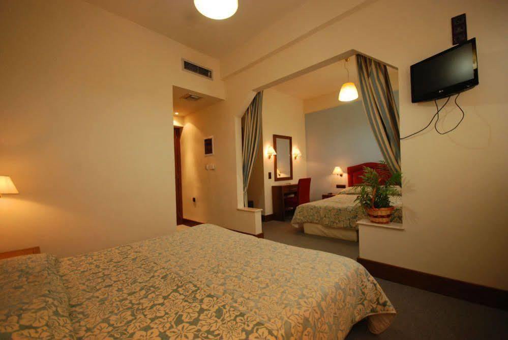 Hotel Elvetia Karpenisi Exterior photo